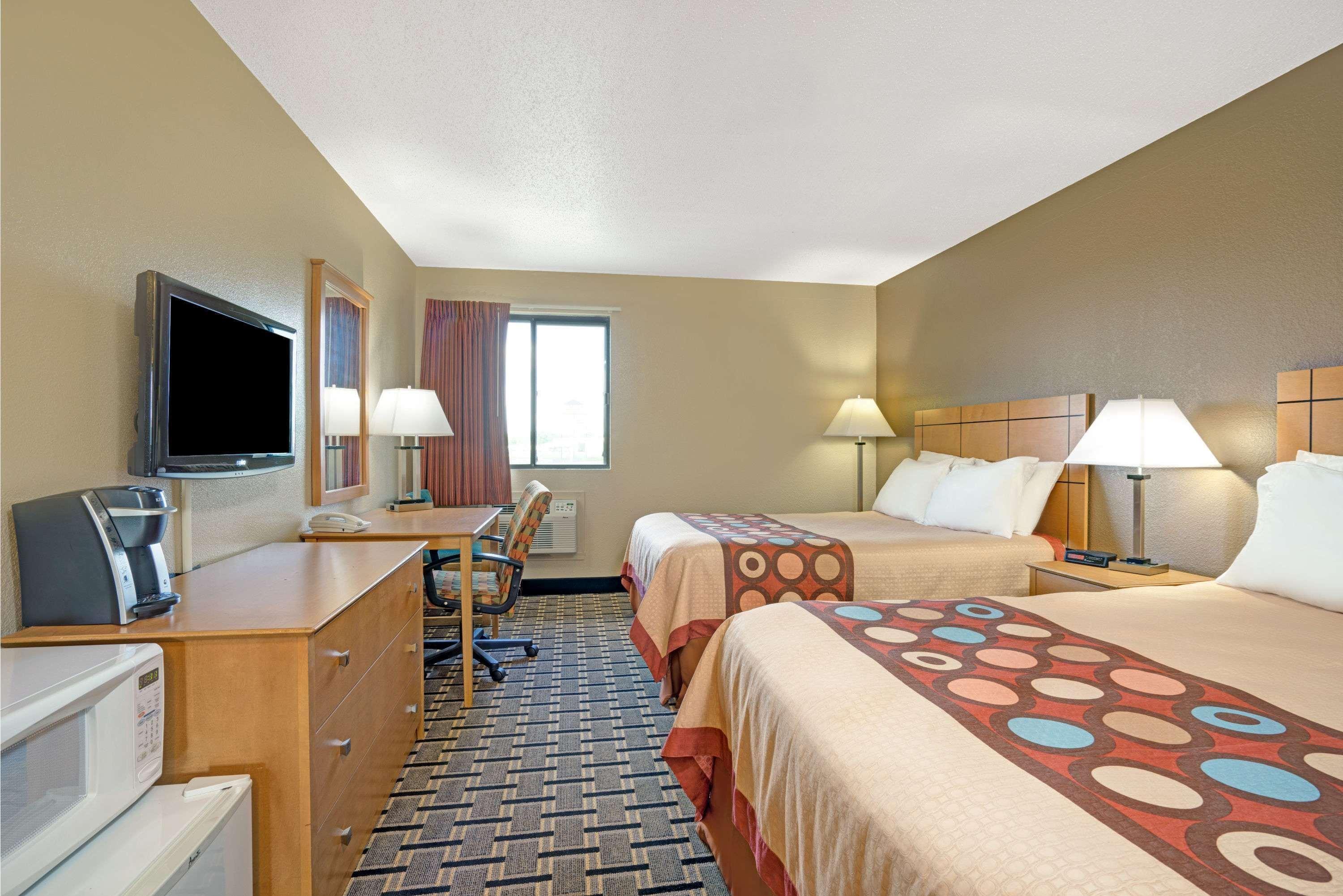 Super 8 By Wyndham Melrose Hotell Eksteriør bilde