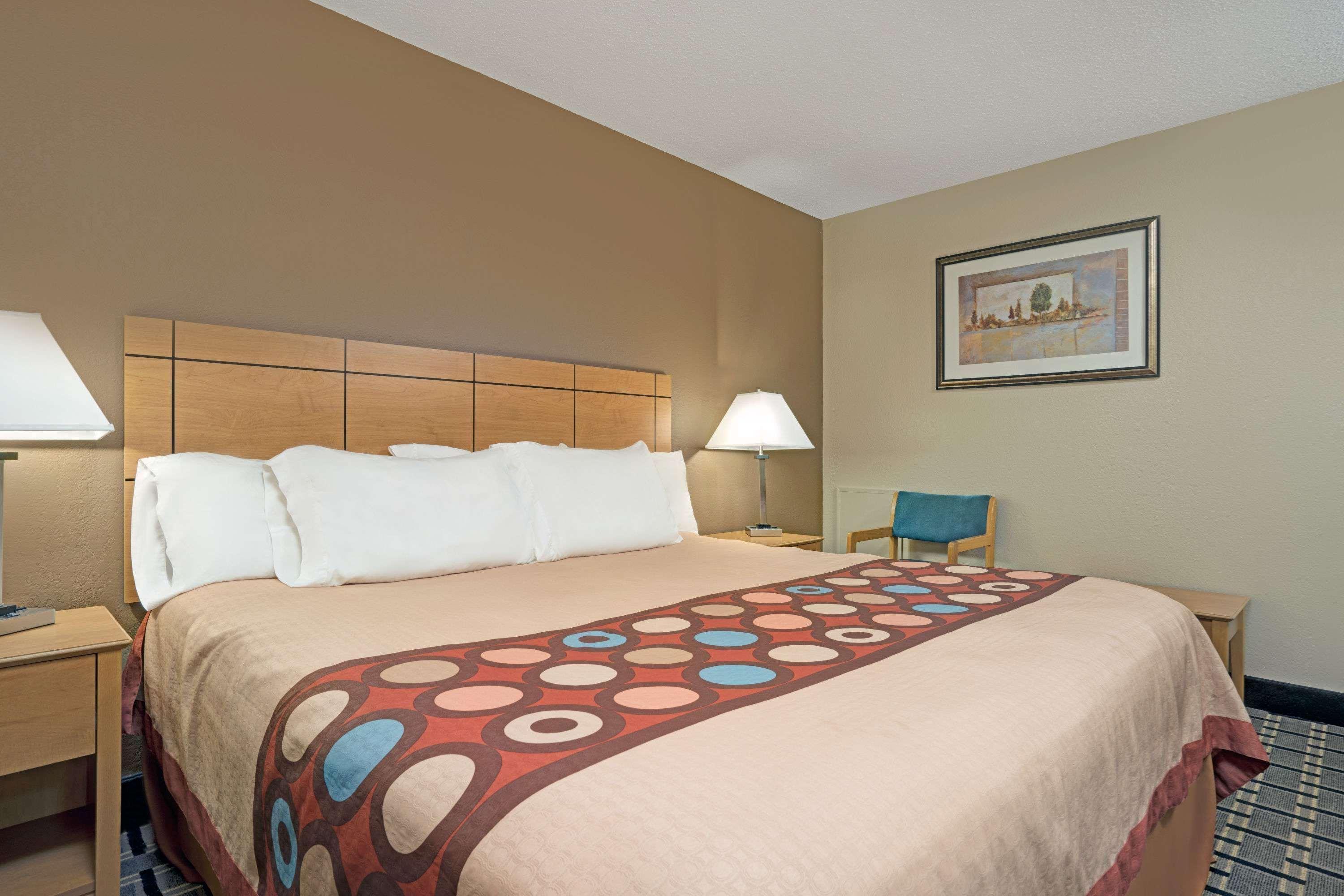 Super 8 By Wyndham Melrose Hotell Eksteriør bilde